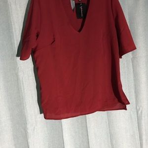 👻Large Target maroon blouse. Bell sleeve, v neck